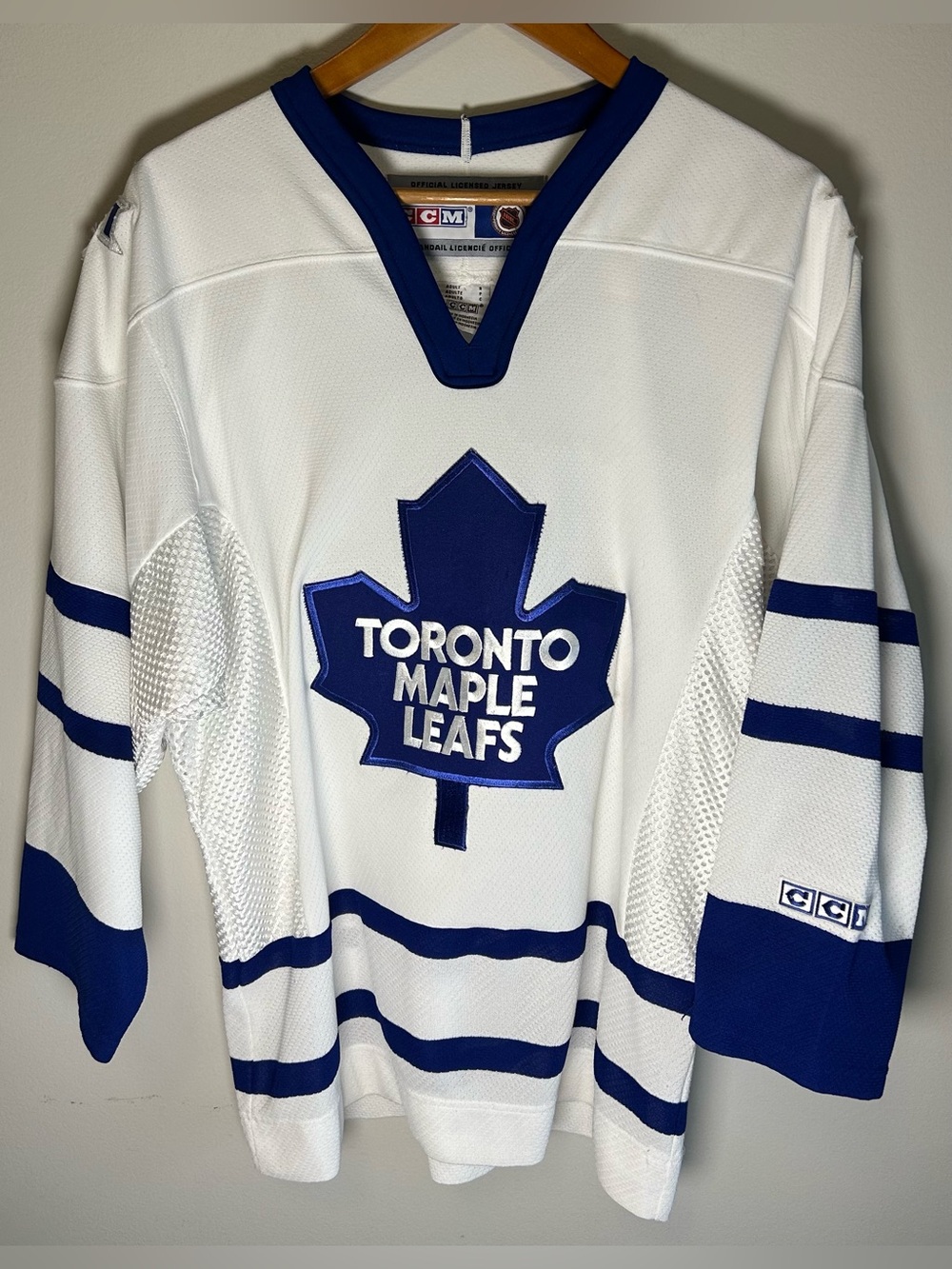 Toronto Maple Leafs NHL CCM Air-Knit Men’s Hockey Jersey Size S Y2K Vintage